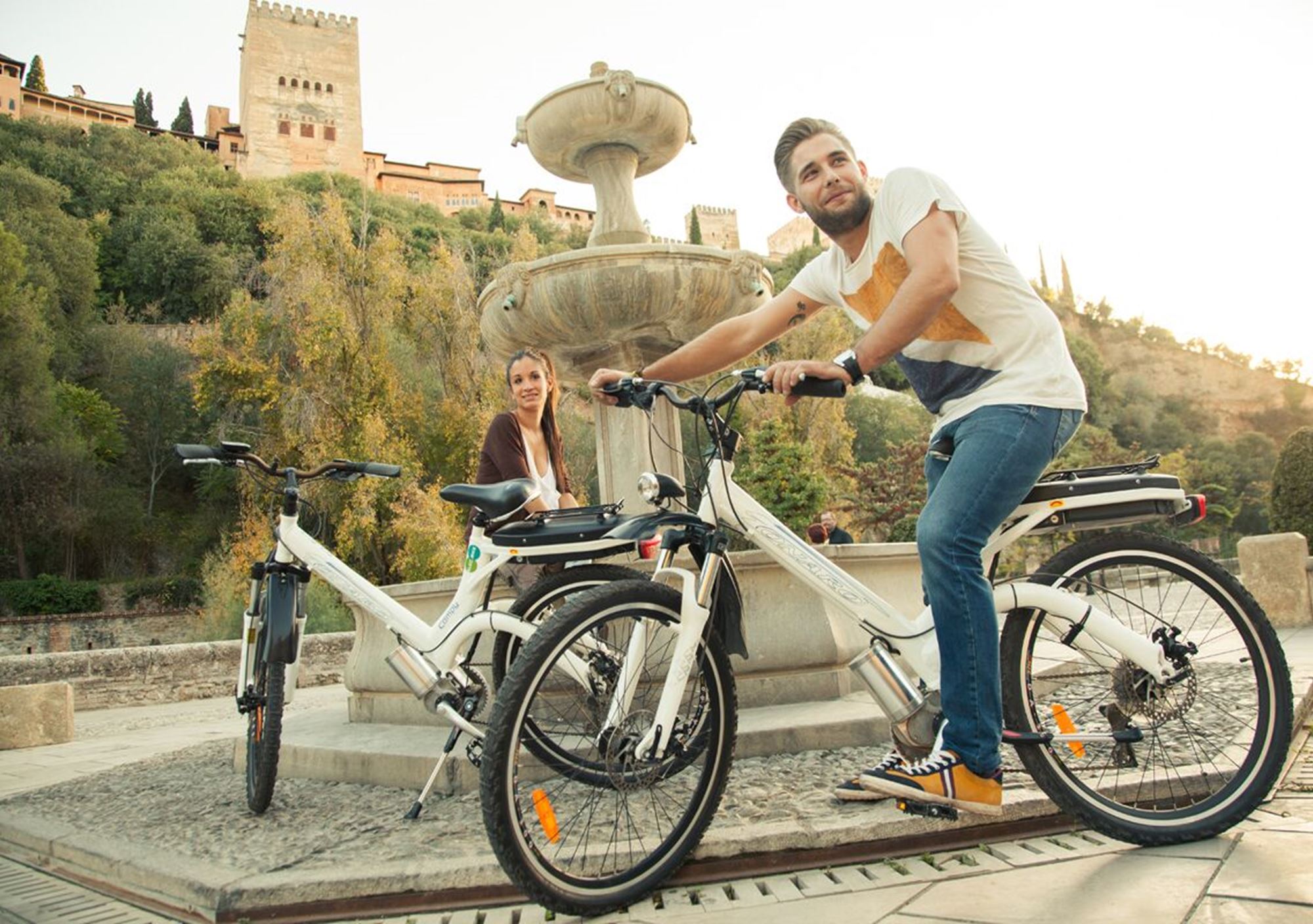 bicicleta electrica visitas guiadas a en Electric Bike al Albaicín Albaizín Albaycín Albayzín y Sacromonte de Granada